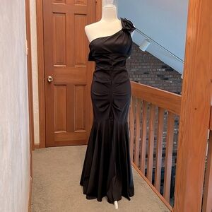 Gorgeous evening dress, size 4, XSCAPE